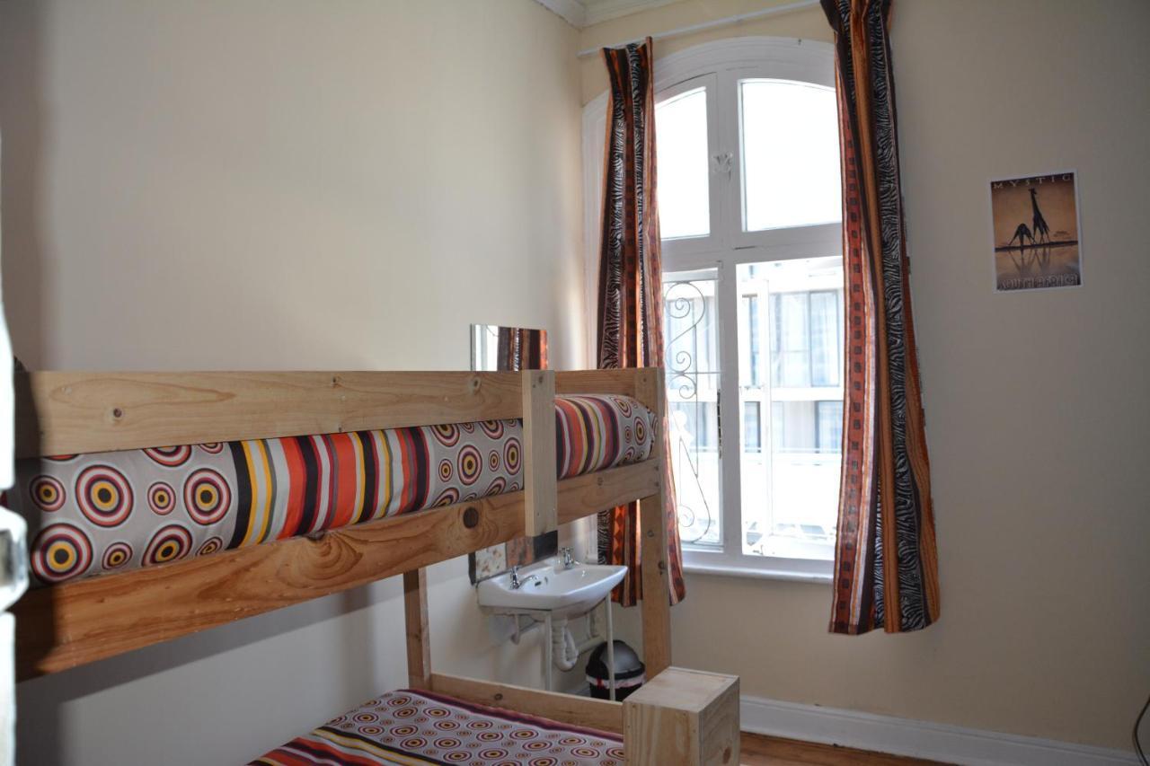Urban Hive Backpackers Hostel Cape Town Bagian luar foto
